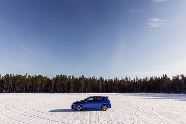 Volkswagen Golf R photo 36