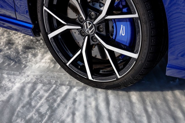 Volkswagen Golf R photo 44