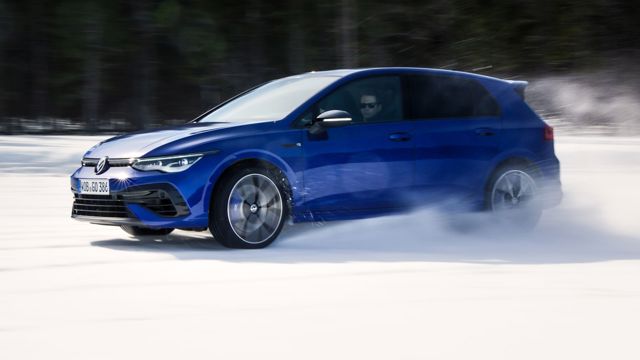 Volkswagen Golf R photo 53