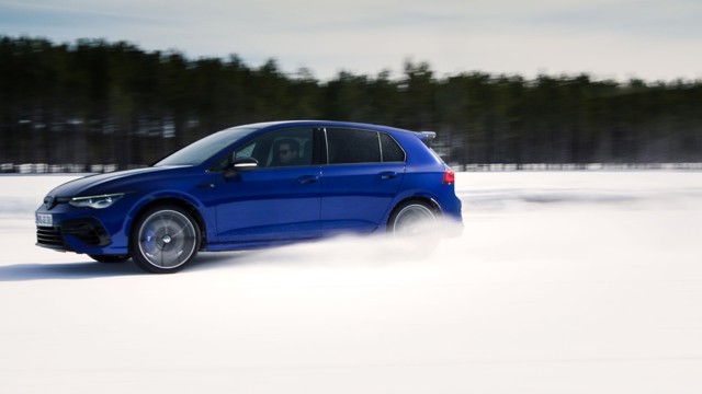 Volkswagen Golf R photo 65