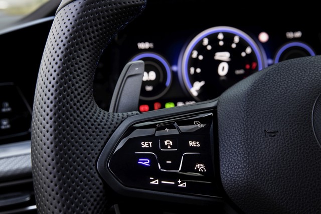Volkswagen Golf R photo 78