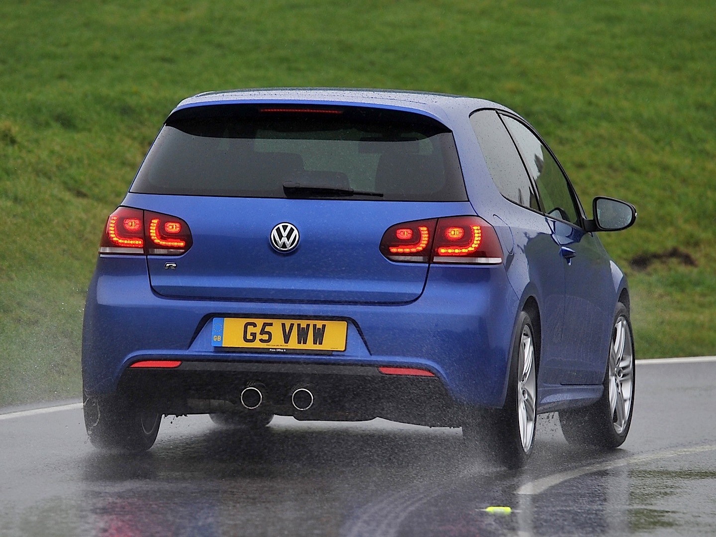 Volkswagen Golf R photo 13
