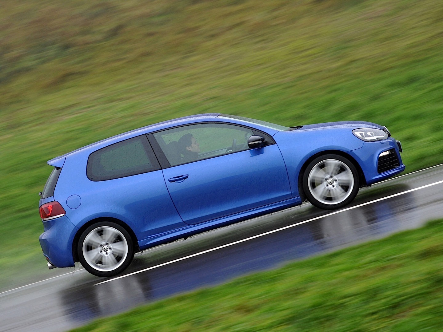 Volkswagen Golf R photo 14