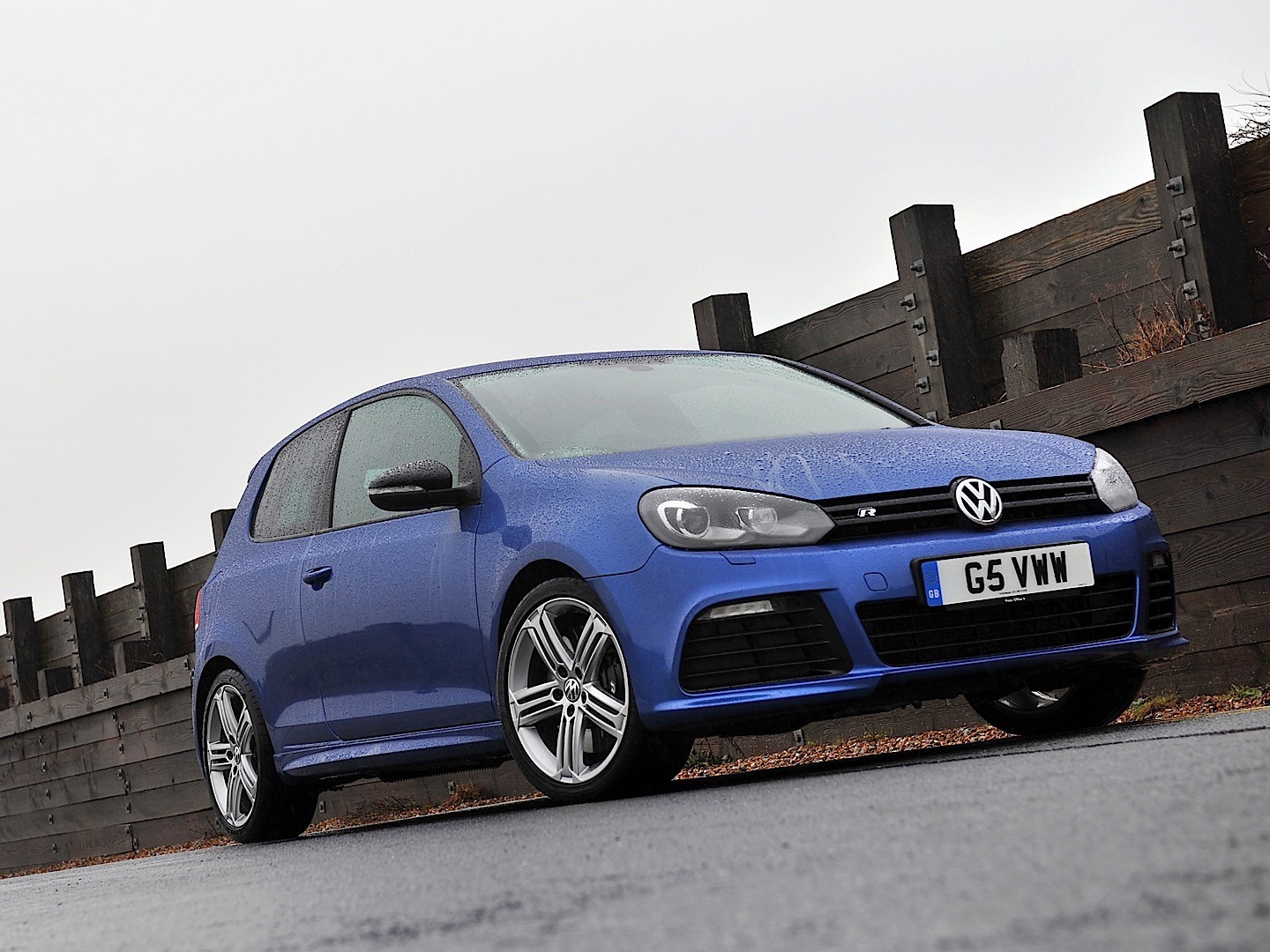 Volkswagen Golf R photo 16