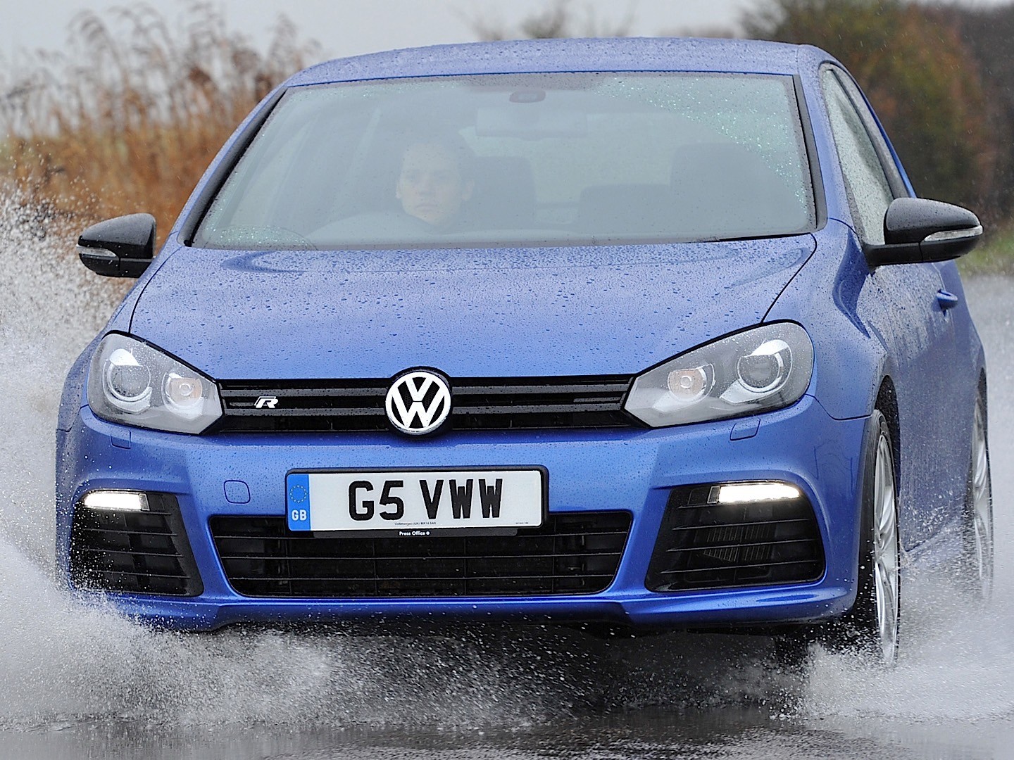 Volkswagen Golf R photo 18