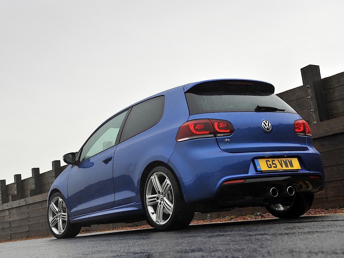 Volkswagen Golf R photo 19