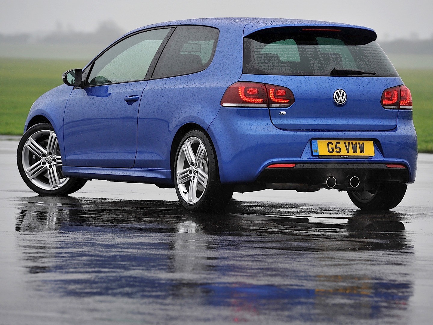 Volkswagen Golf R photo 21