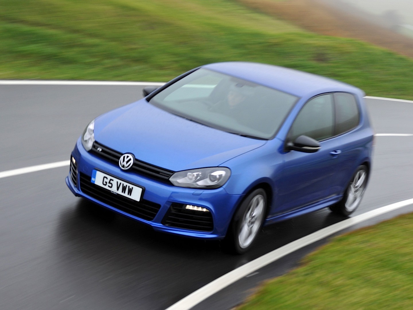 Volkswagen Golf R photo 23