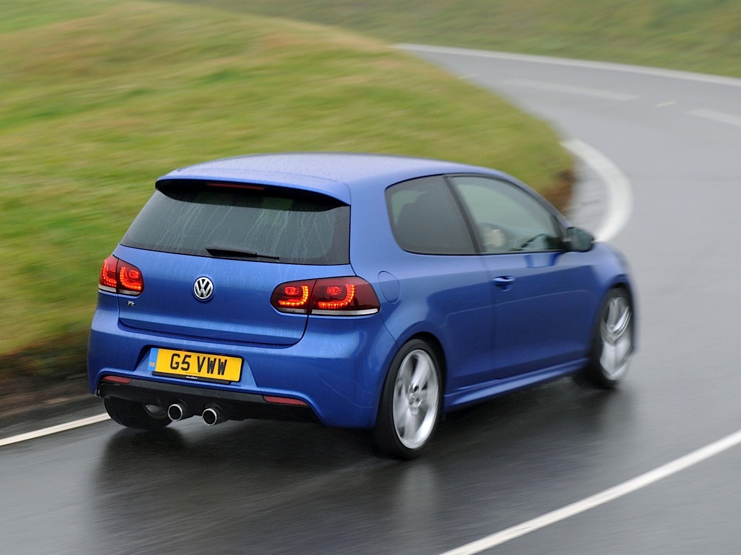 Volkswagen Golf R photo 24