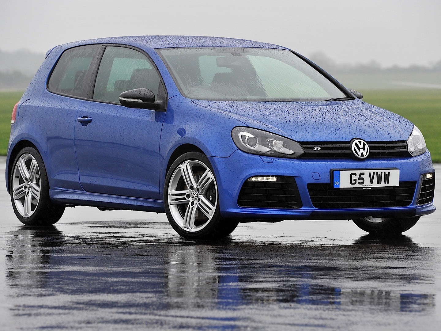 Volkswagen Golf R photo 26