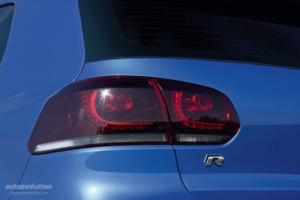 Volkswagen Golf R photo 8