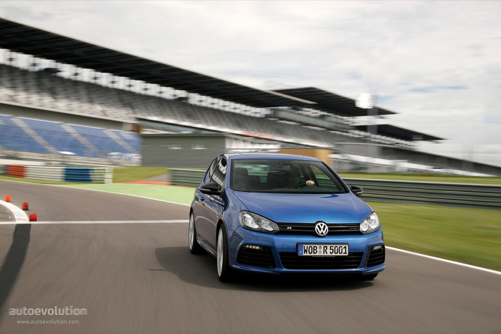 Volkswagen Golf R photo 9