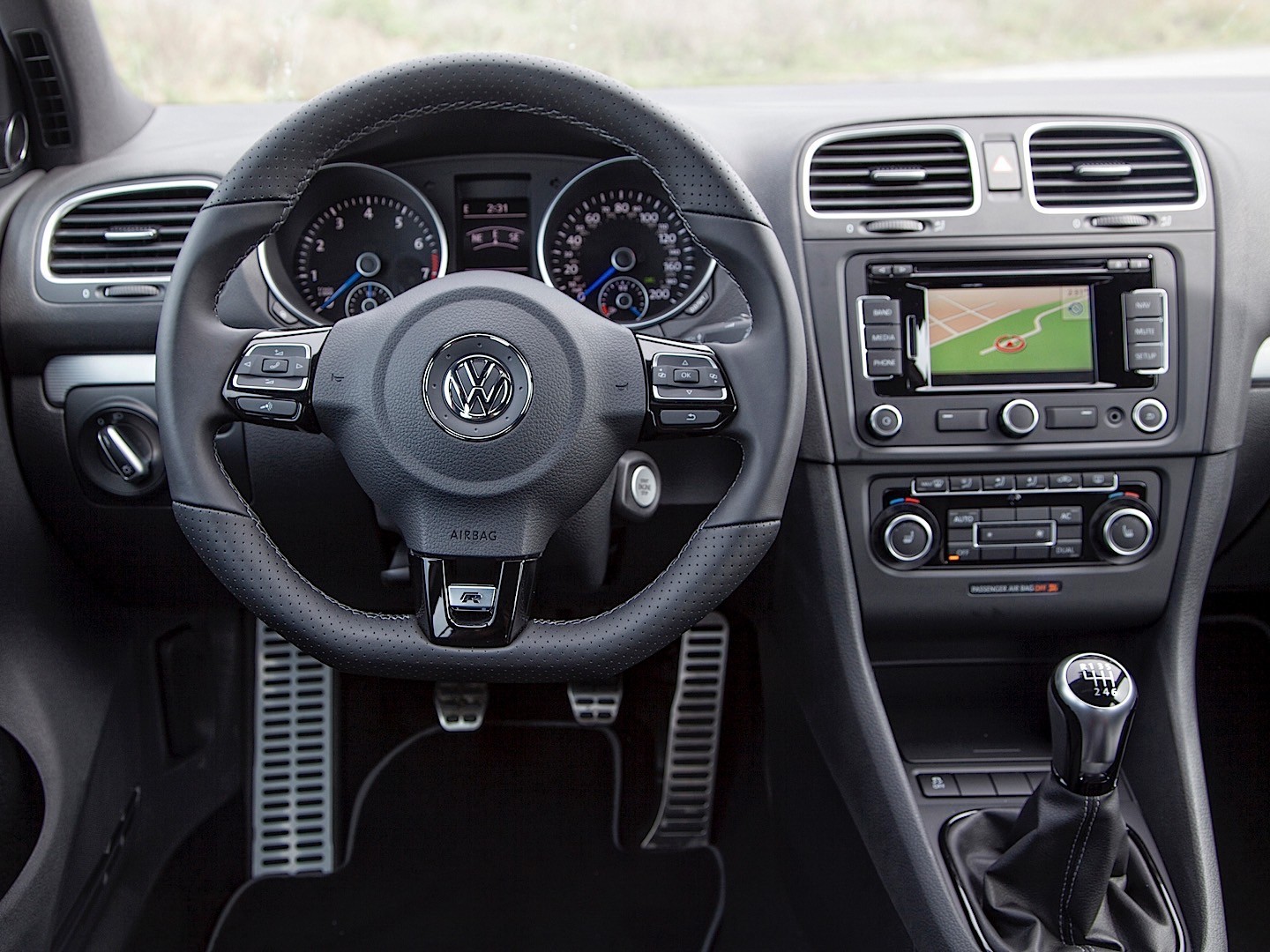 Volkswagen Golf R photo 63