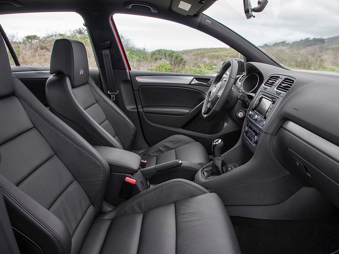 Volkswagen Golf R photo 65