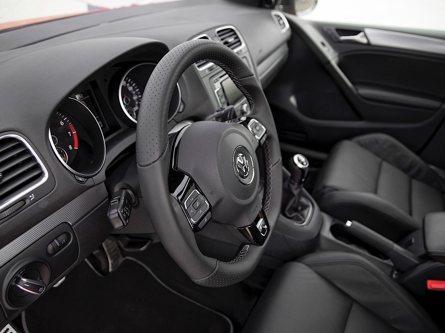 Volkswagen Golf R photo 69