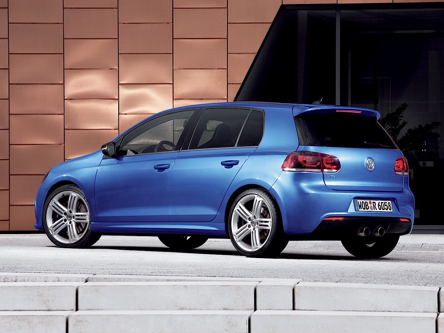 Volkswagen Golf R photo 10