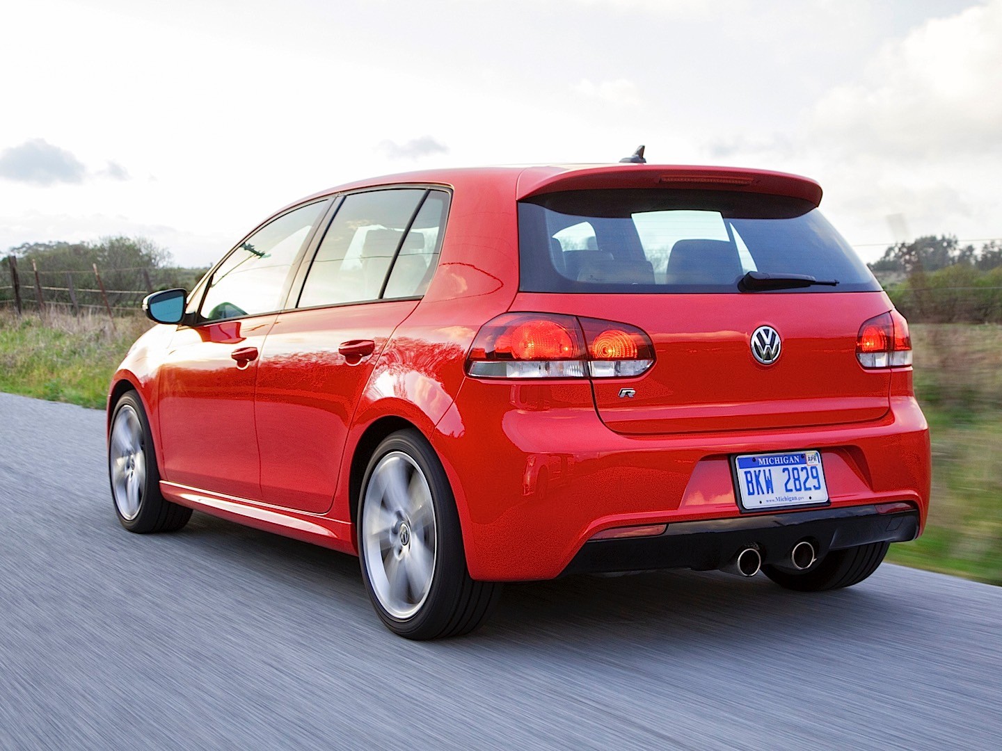 Volkswagen Golf R photo 13