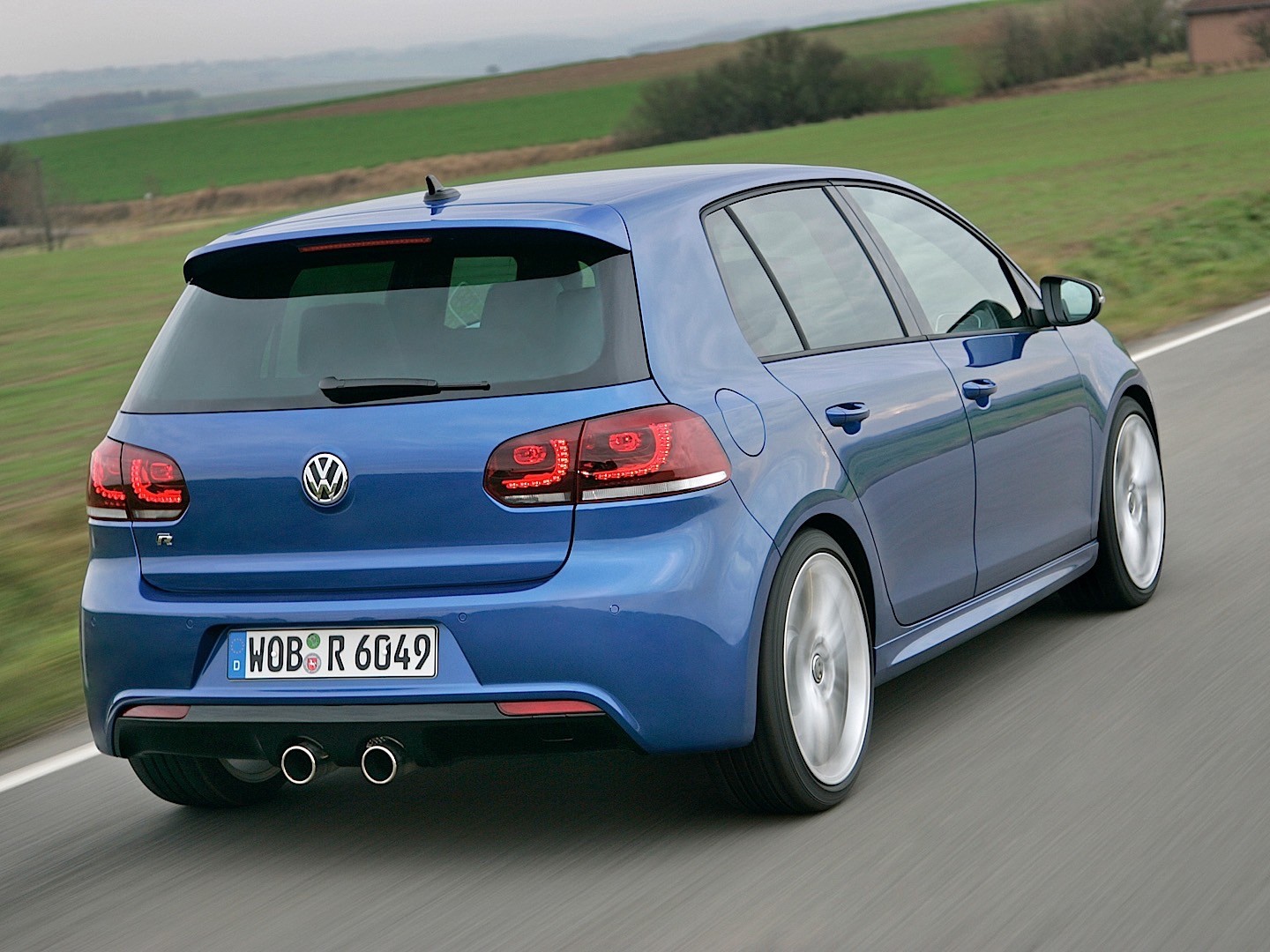 Volkswagen Golf R photo 14