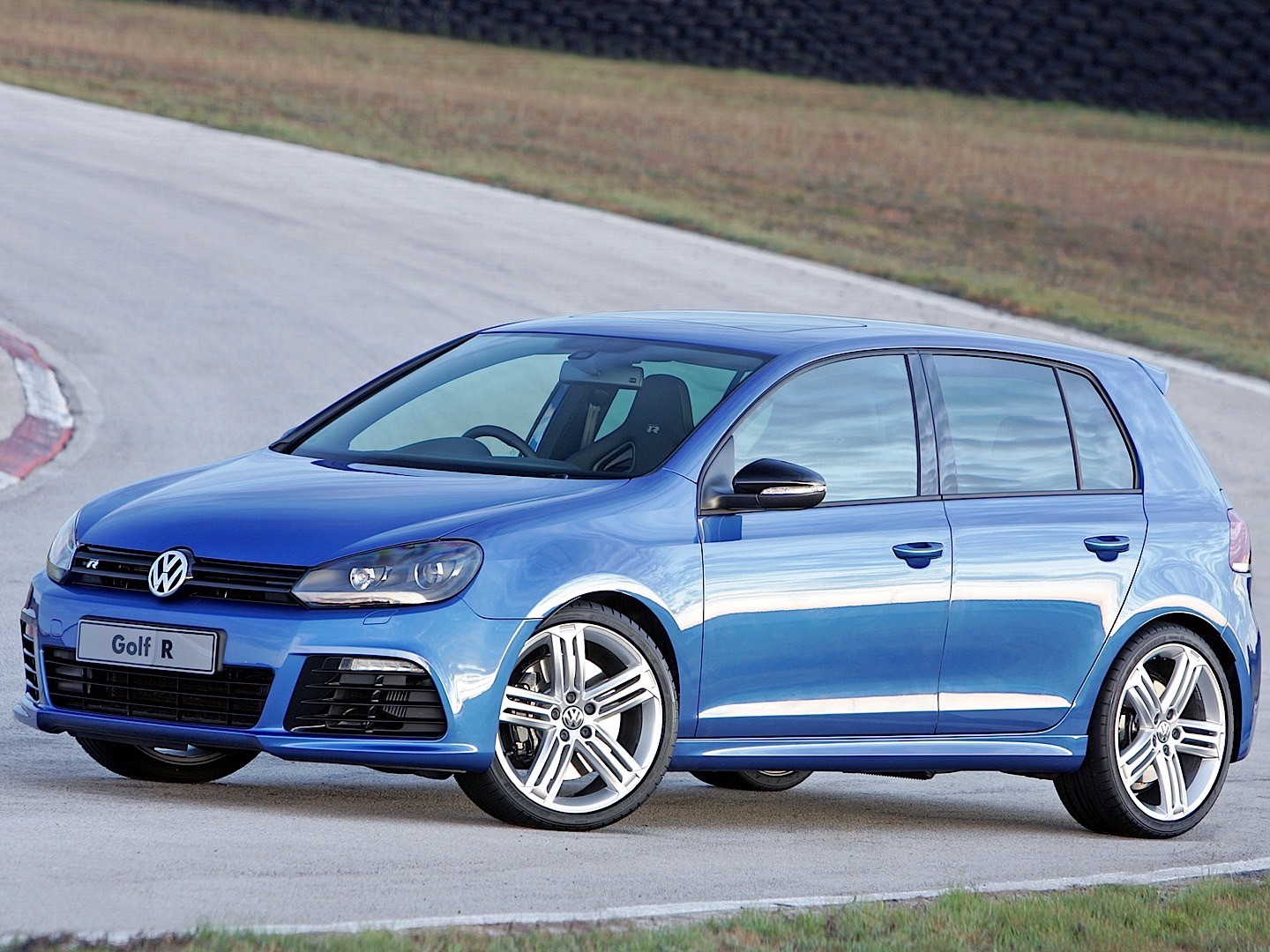 Volkswagen Golf R photo 15