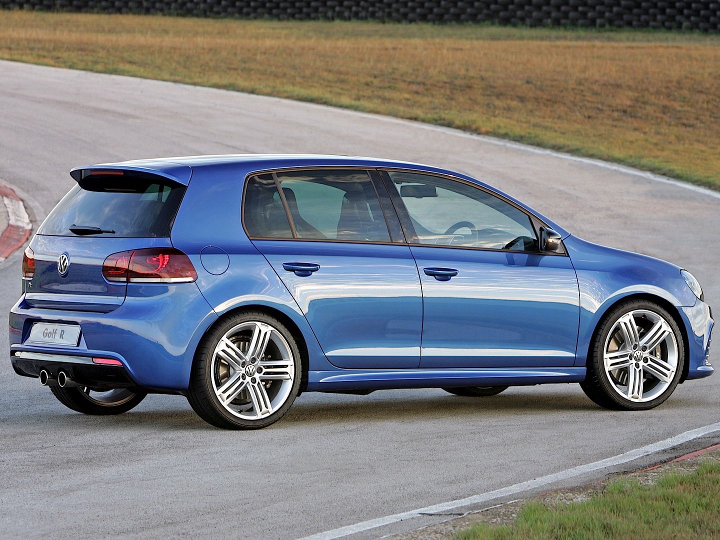 Volkswagen Golf R photo 29