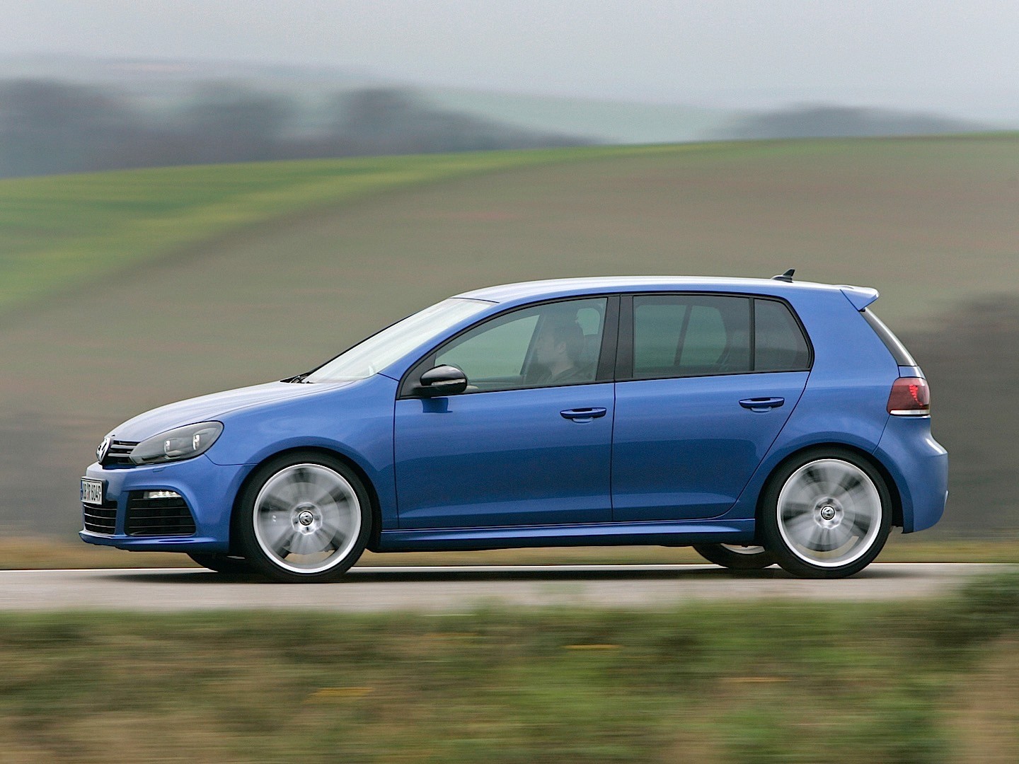Volkswagen Golf R photo 30