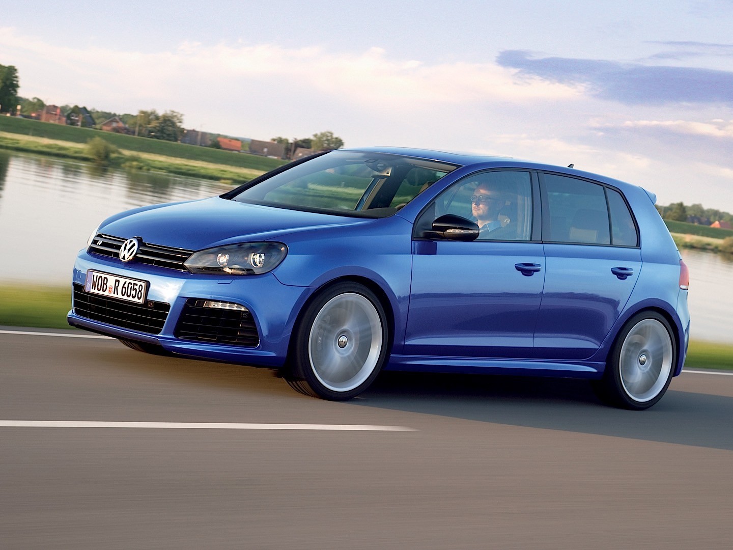 Volkswagen Golf R photo 32
