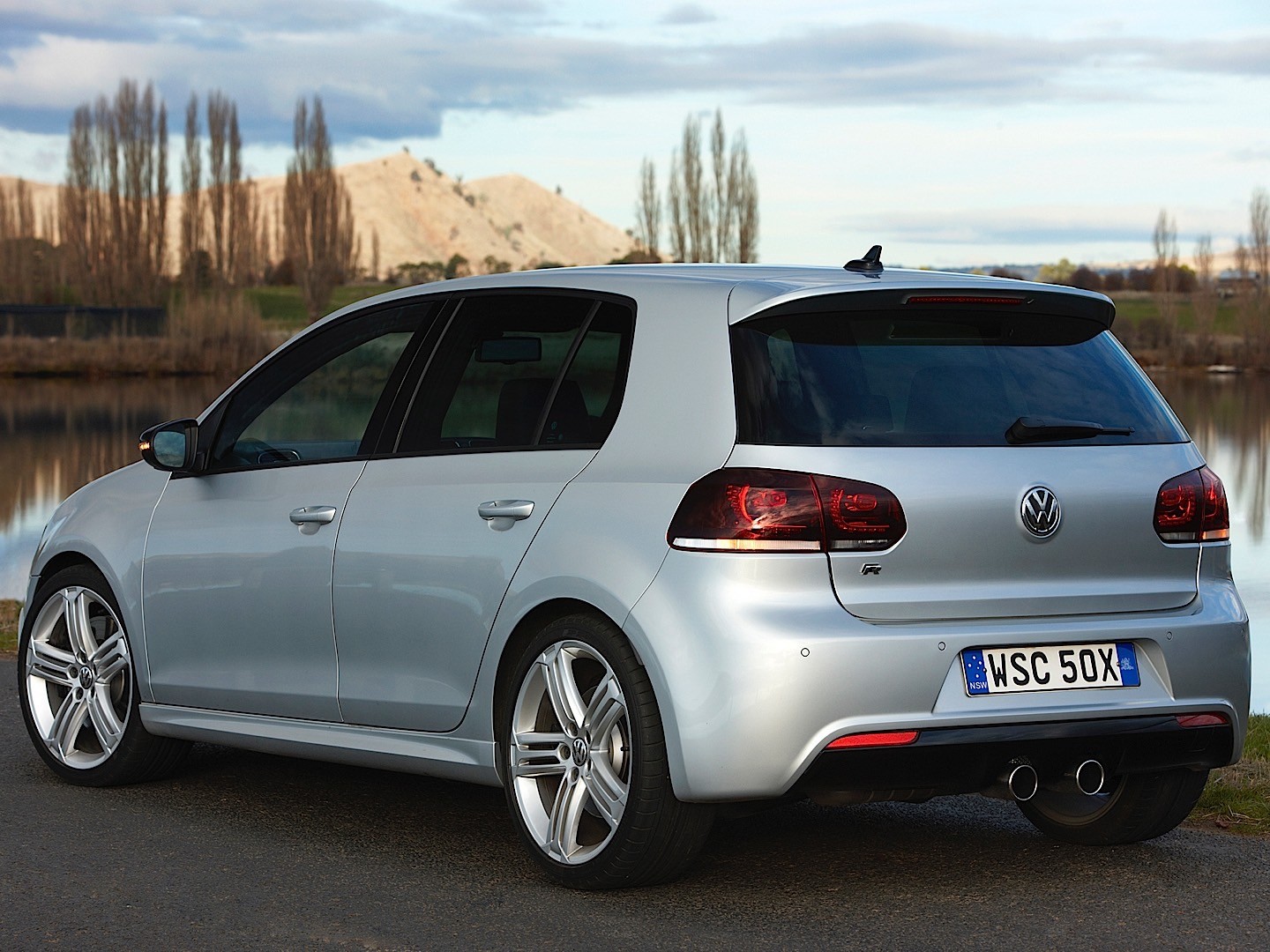 Volkswagen Golf R photo 33