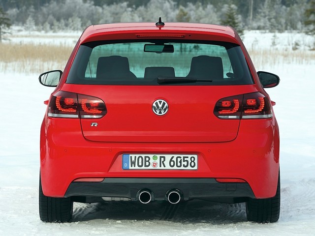 Volkswagen Golf R photo 40