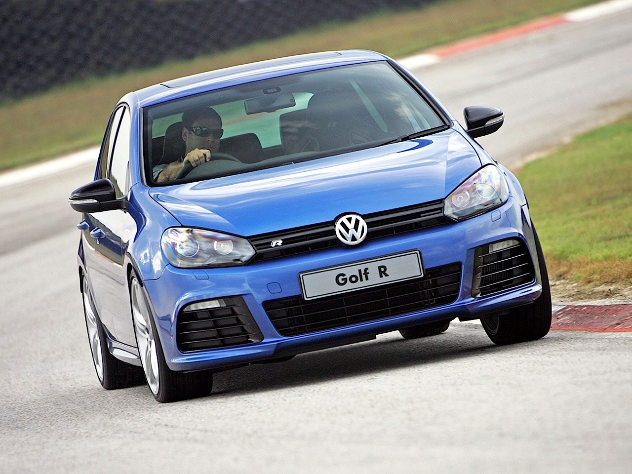Volkswagen Golf R photo 45