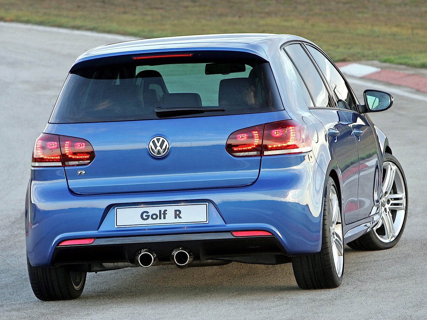 Volkswagen Golf R photo 47