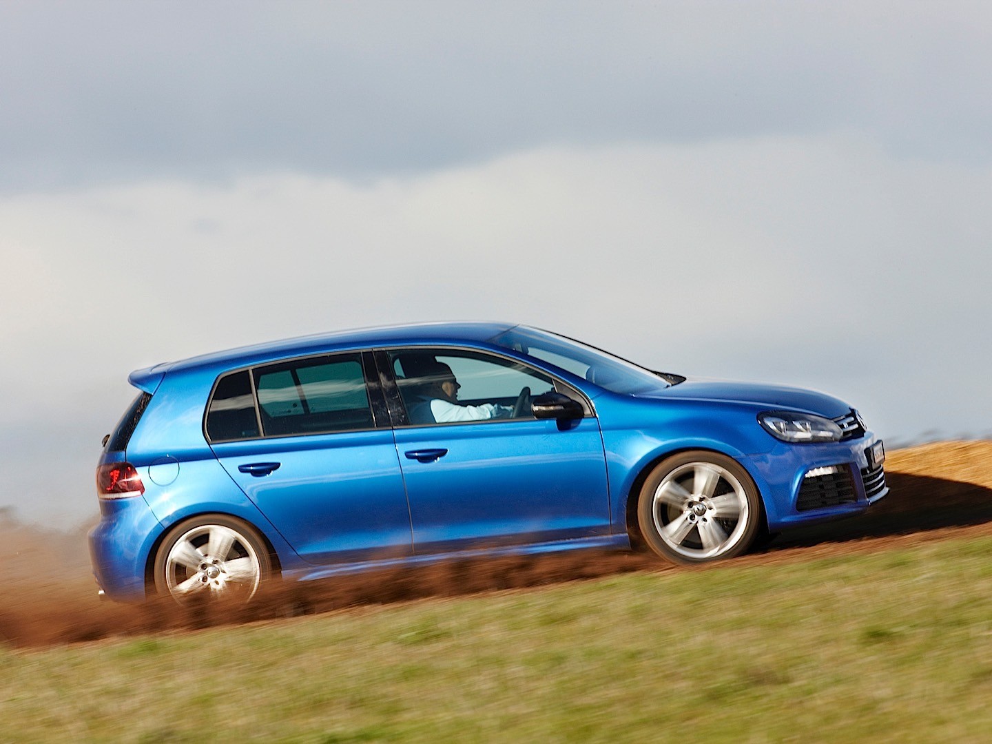 Volkswagen Golf R photo 49