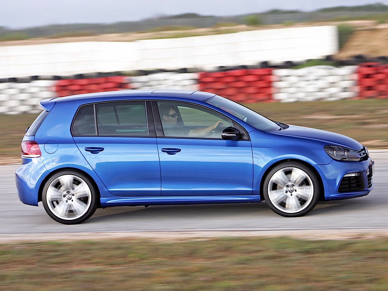 Volkswagen Golf R photo 52