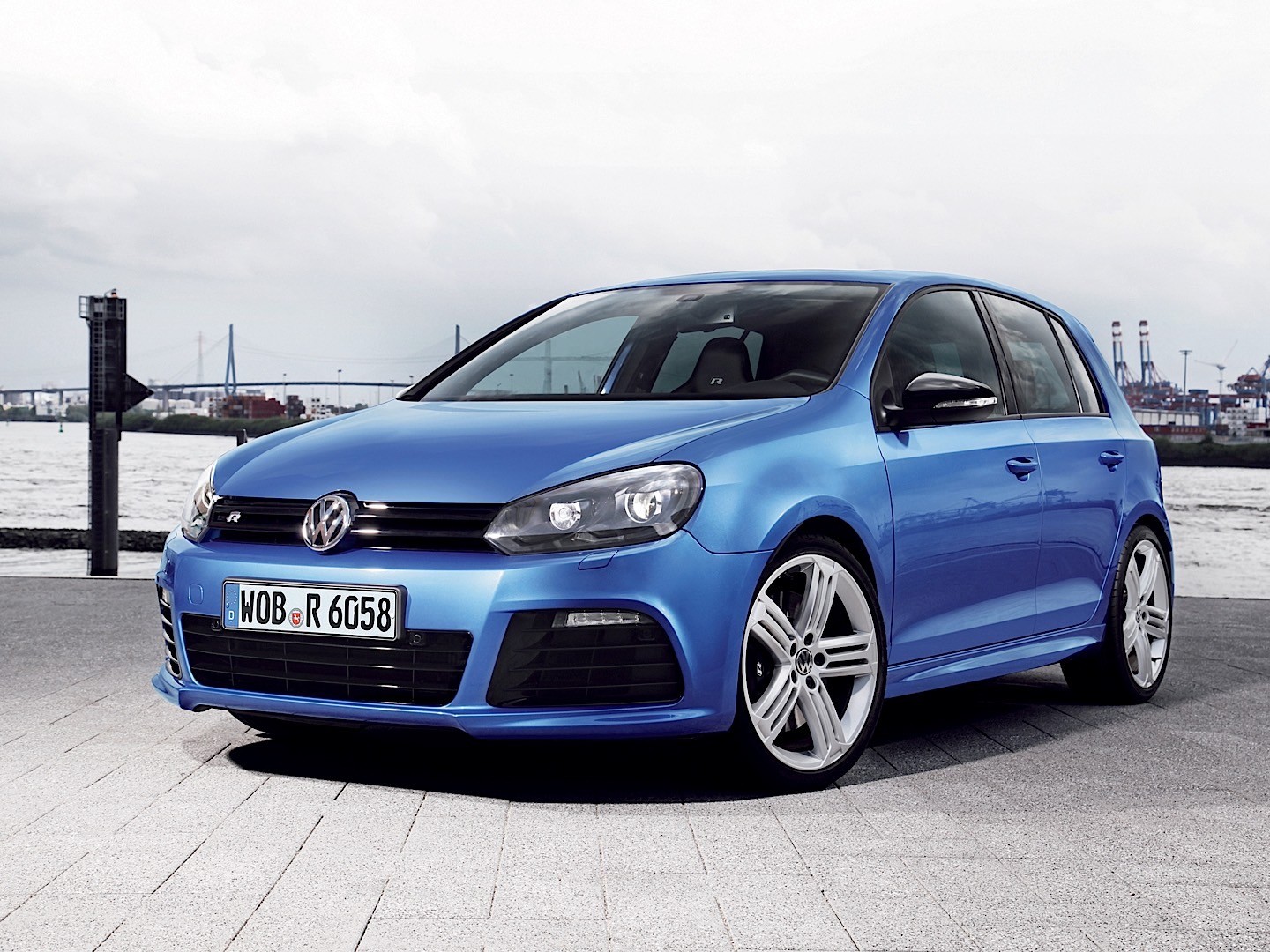 Volkswagen Golf R photo 53