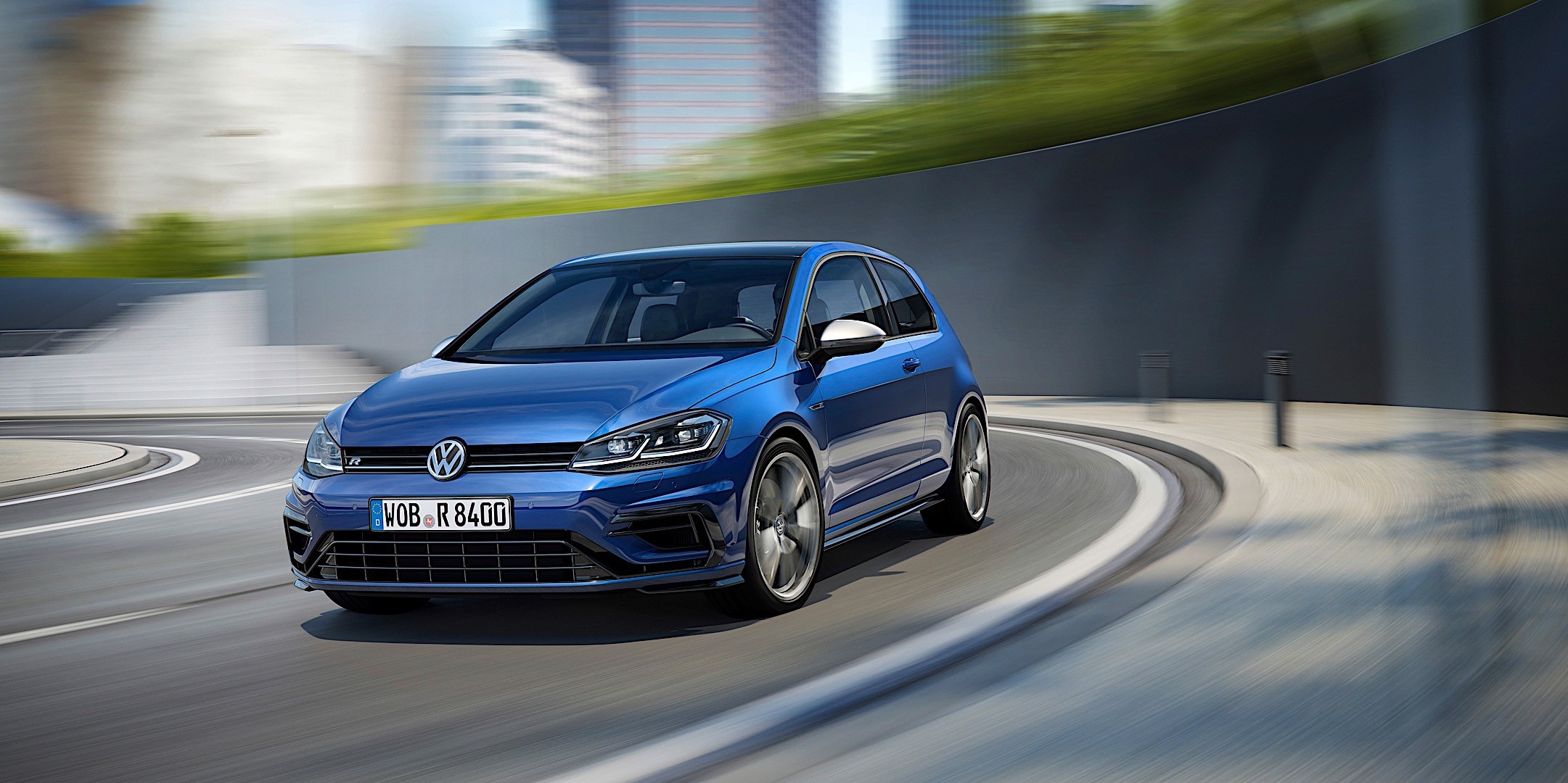 VOLKSWAGEN Golf R