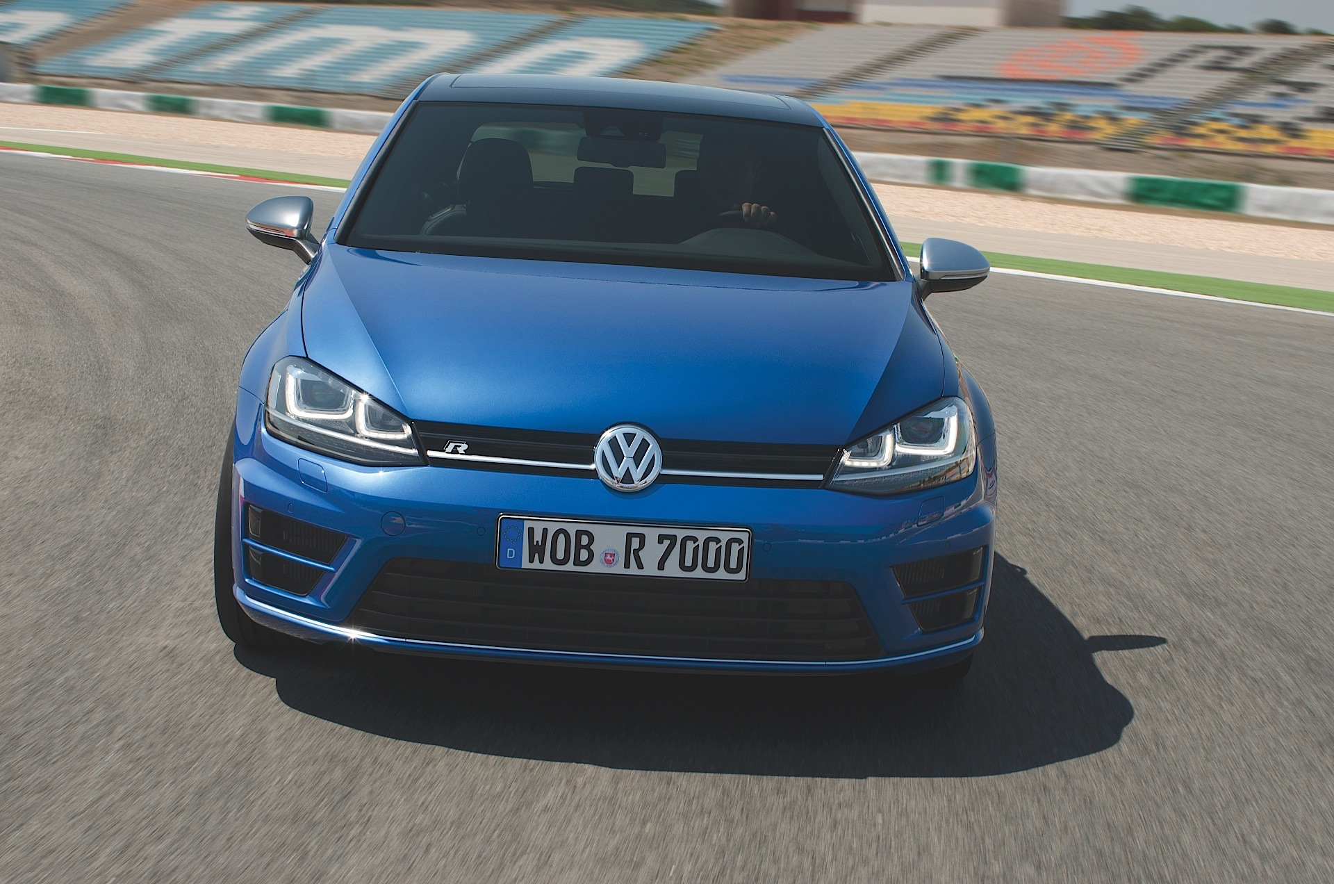 Volkswagen Golf R photo 7