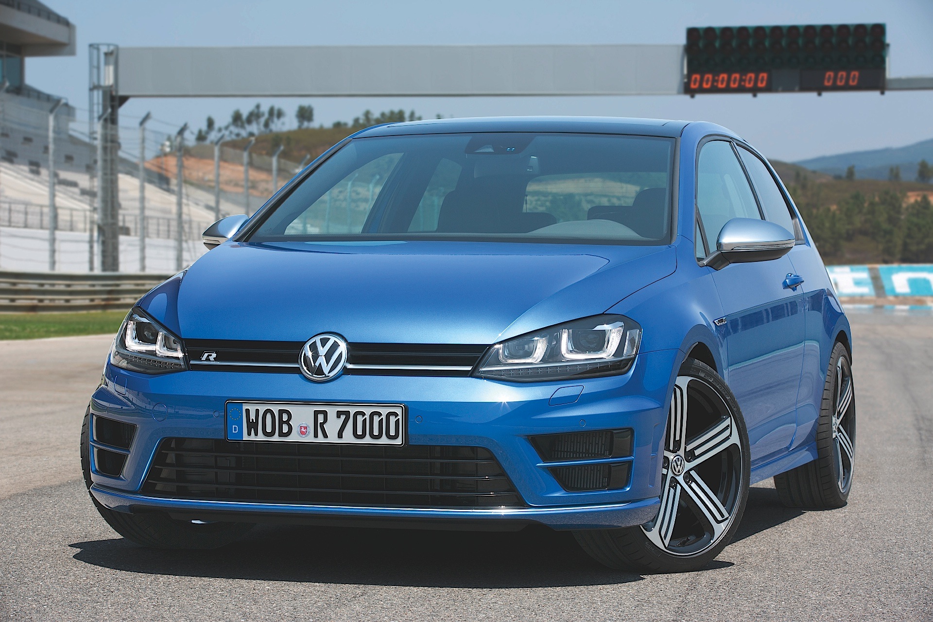 Volkswagen Golf R photo 10