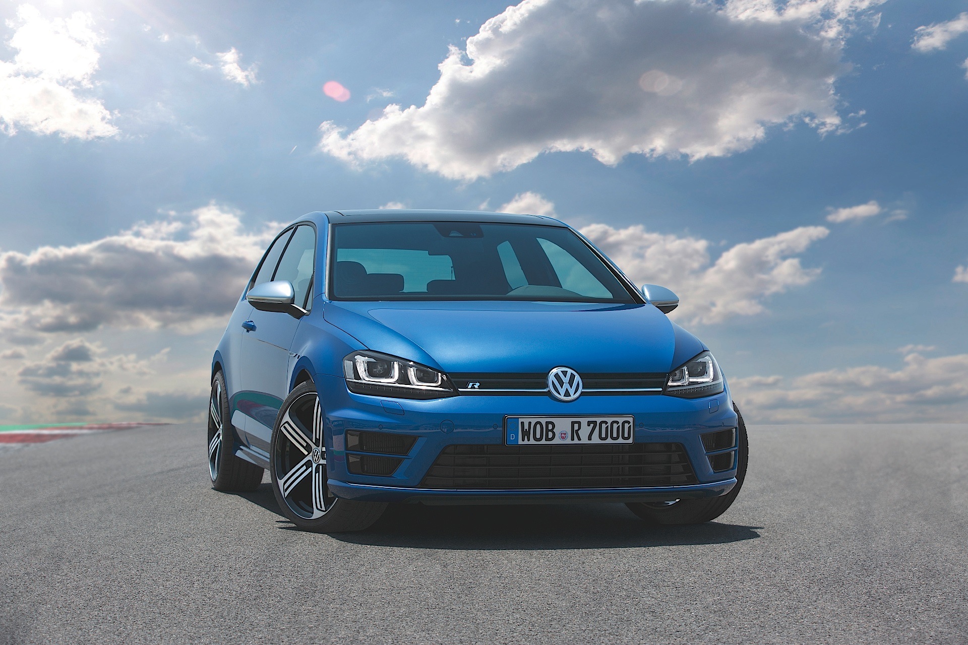 Volkswagen Golf R photo 12