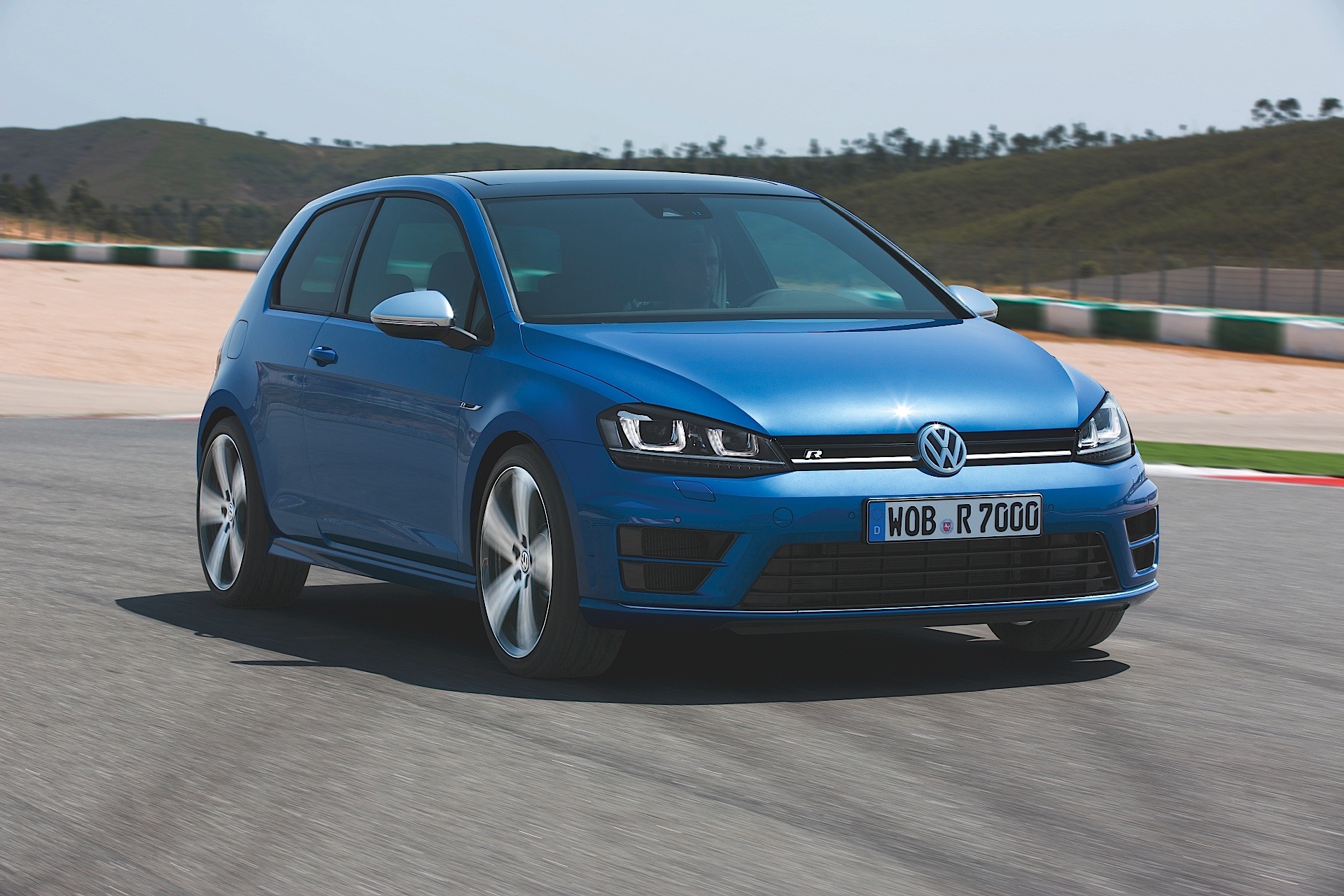 Volkswagen Golf R photo 14
