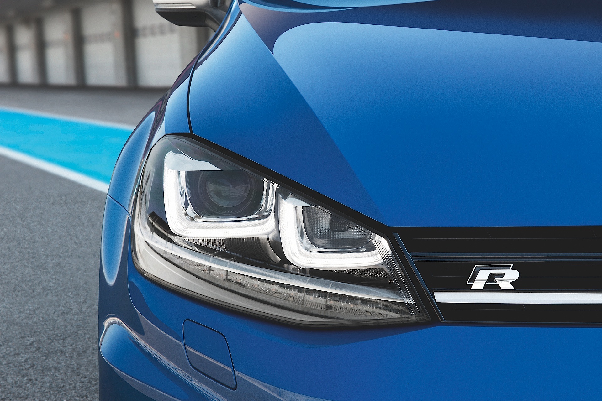 Volkswagen Golf R photo 17