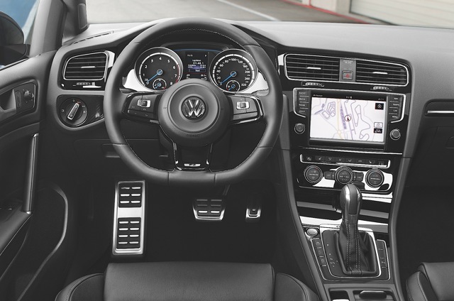 Volkswagen Golf R photo 24