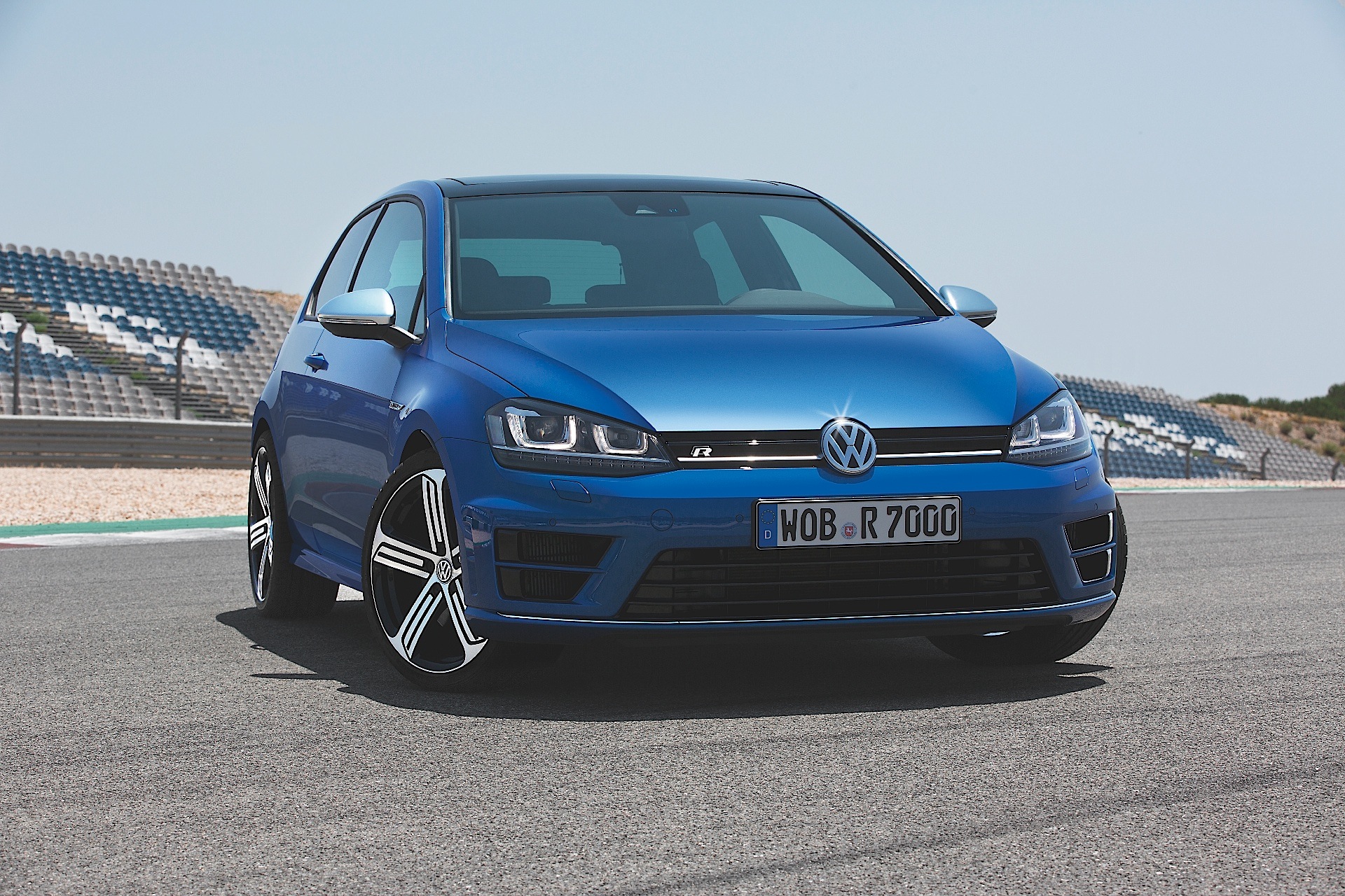 VOLKSWAGEN Golf R