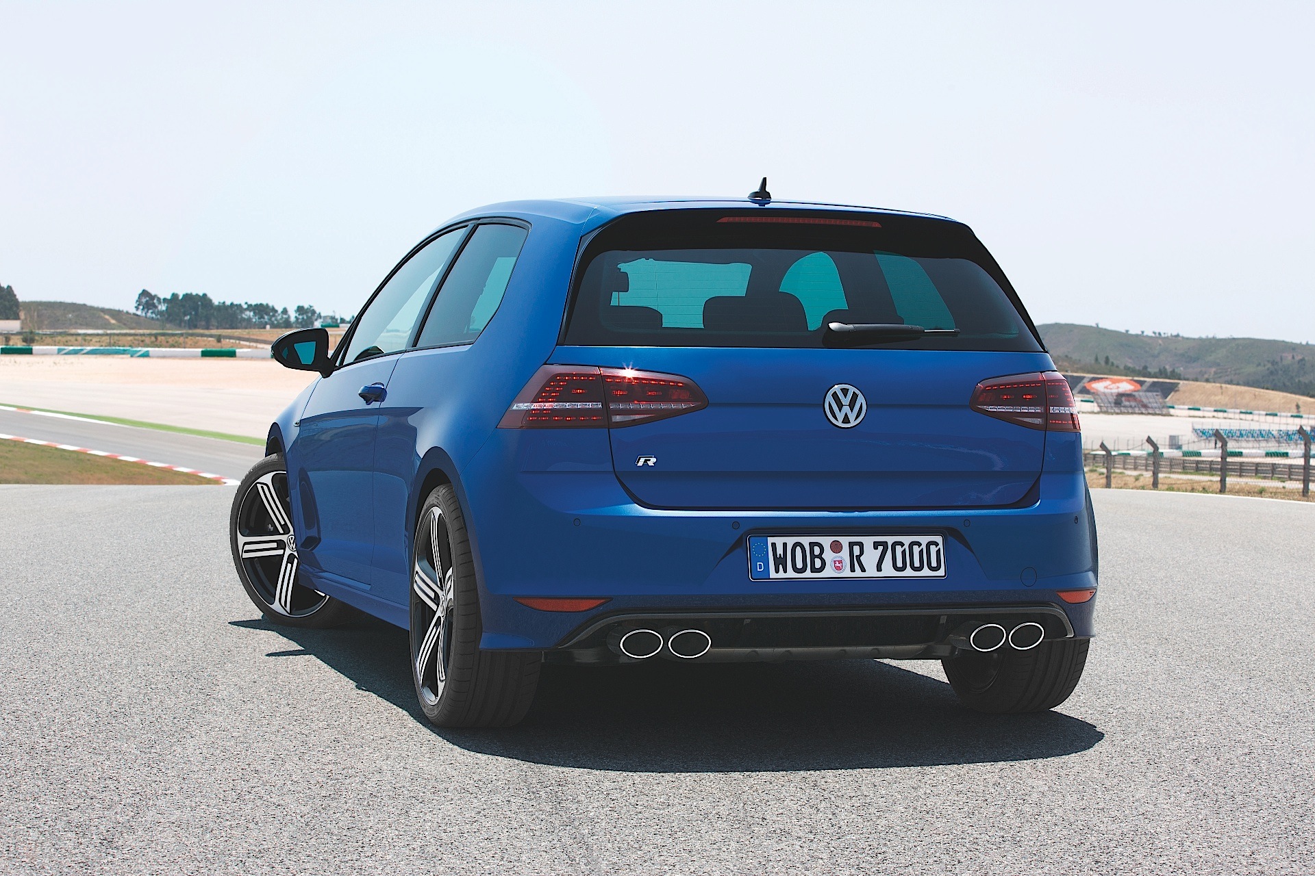 Volkswagen Golf R photo 2