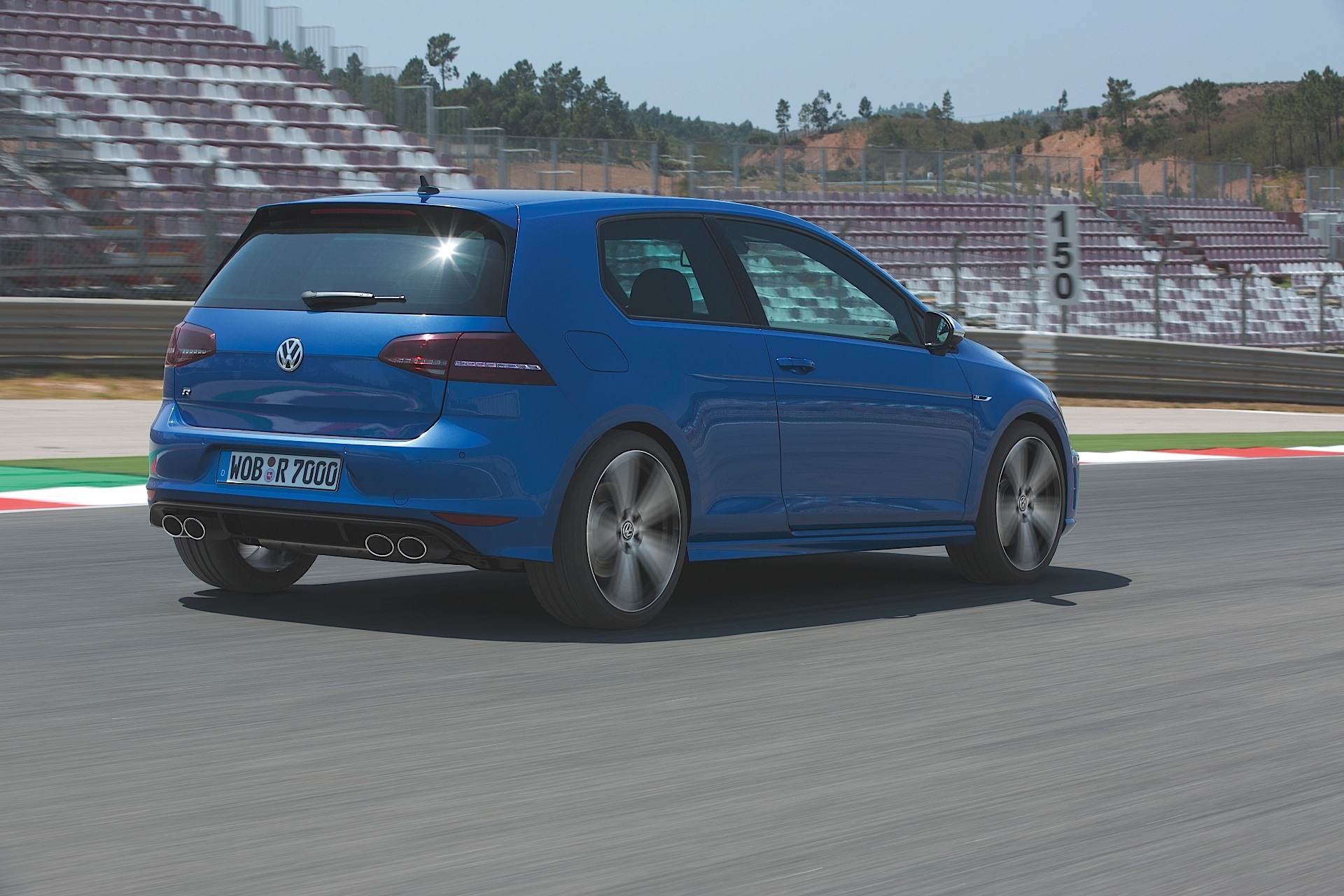 Volkswagen Golf R photo 4