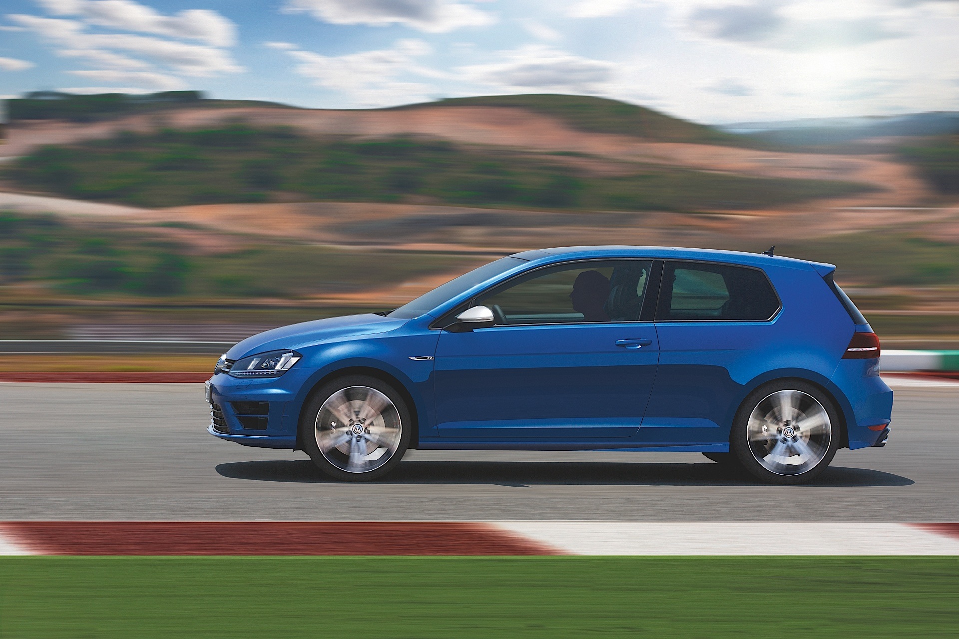 Volkswagen Golf R photo 5