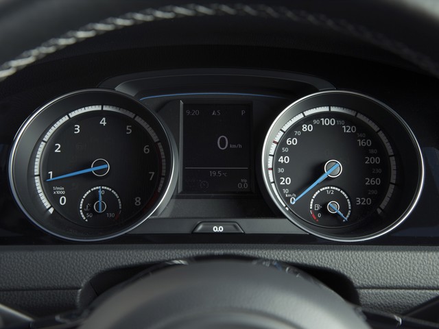 Volkswagen Golf R photo 45