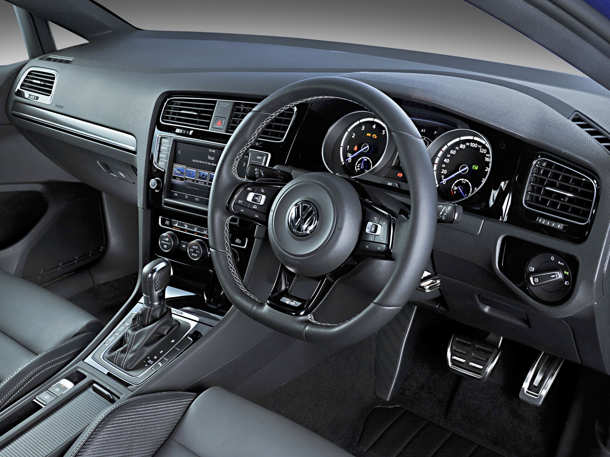 Volkswagen Golf R photo 47