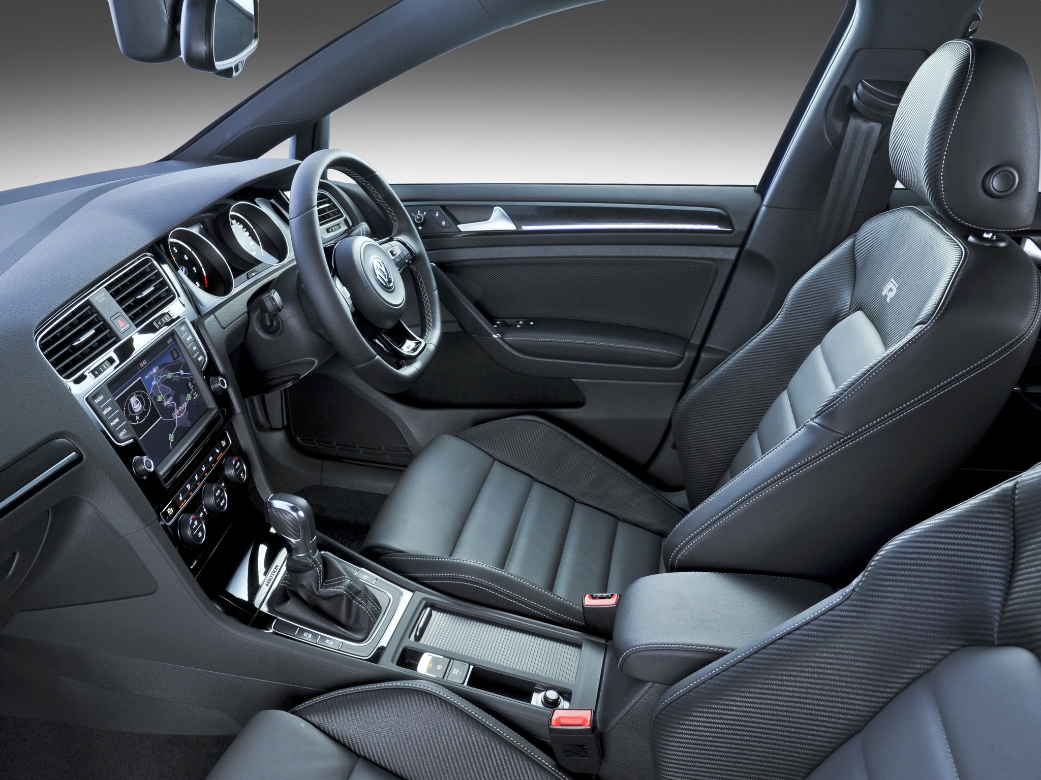 Volkswagen Golf R photo 48