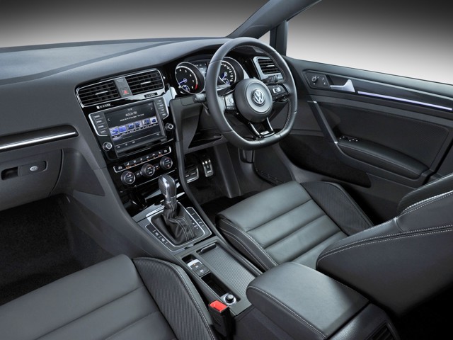 Volkswagen Golf R photo 49