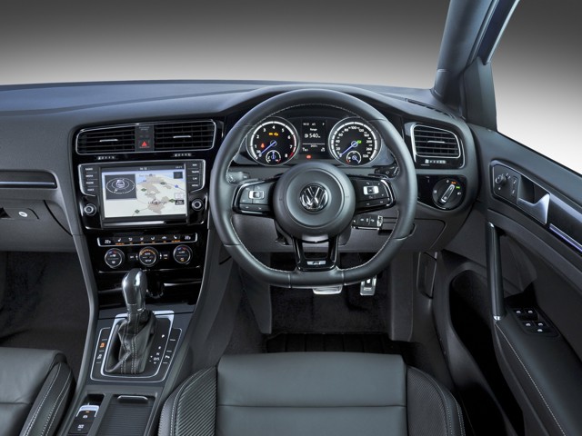 Volkswagen Golf R photo 50