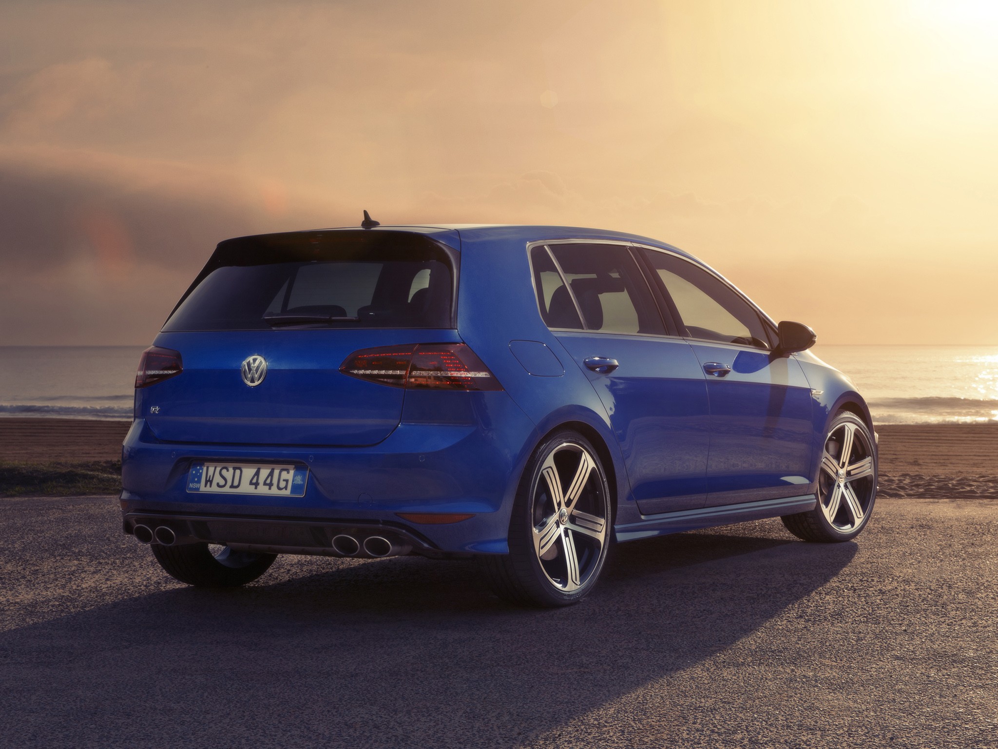 Volkswagen Golf R photo 10
